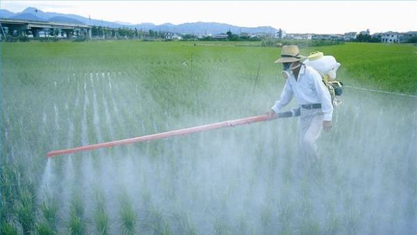 Trovanje pesticidima i insekticidima